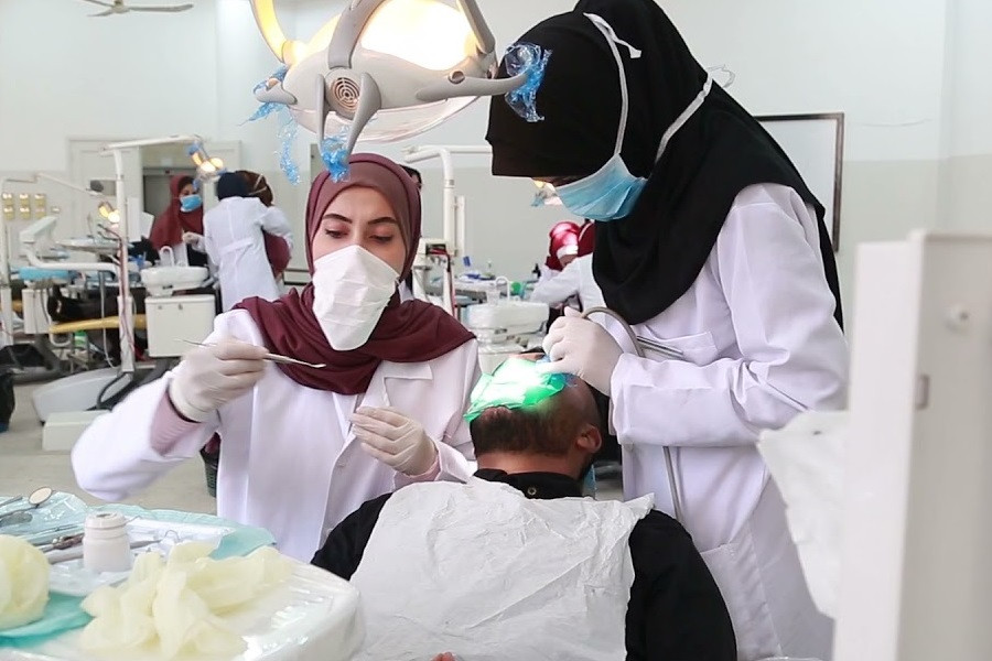 كلية طب الأسنان